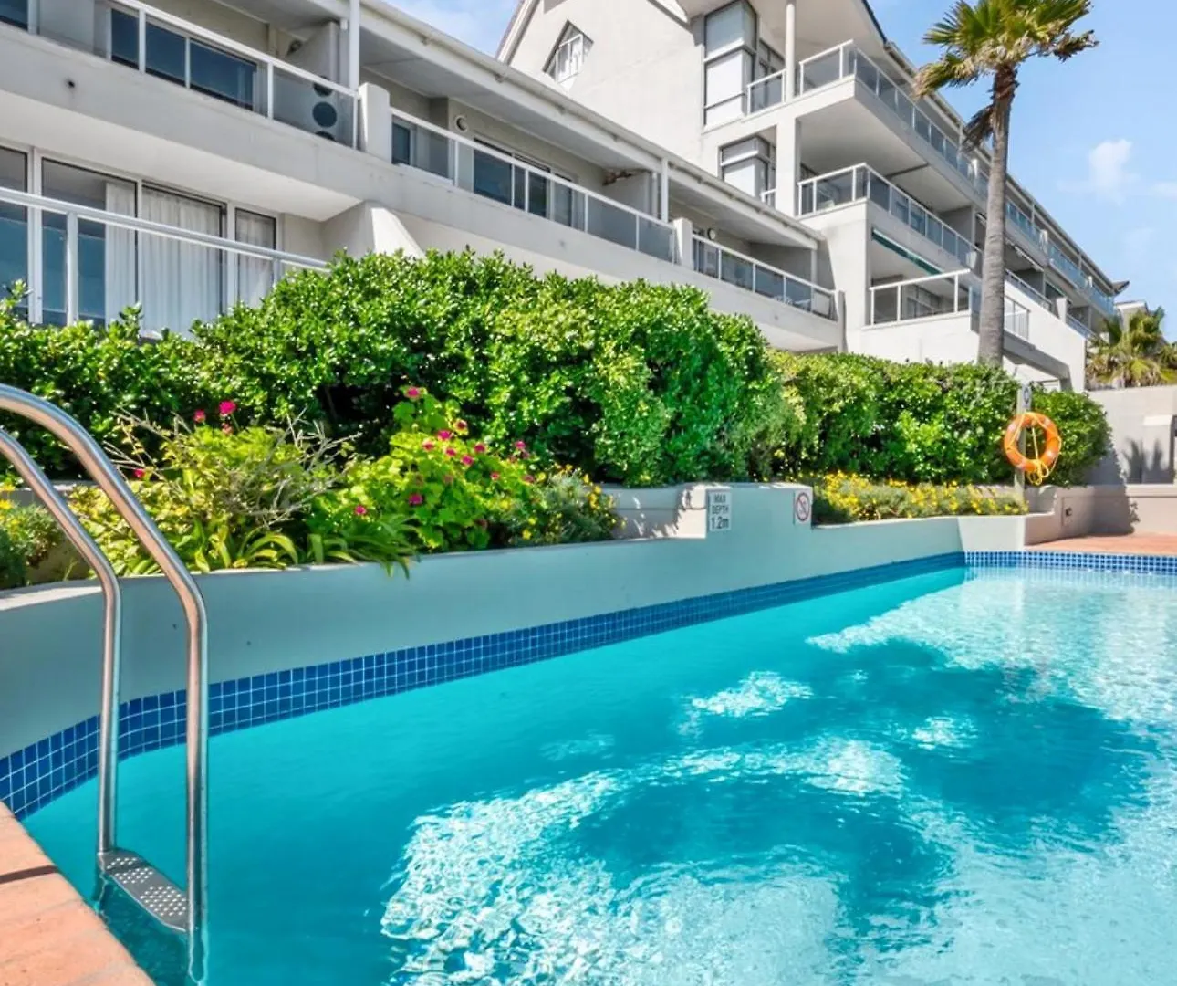 Huisie Dolphin - 3 Bedroom Luxury Ocean View Apartment Cape Town 0*,  Güney Afrika