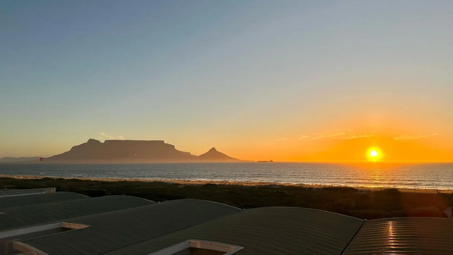 Huisie Dolphin - 3 Bedroom Luxury Ocean View Apartment Cape Town 0*,