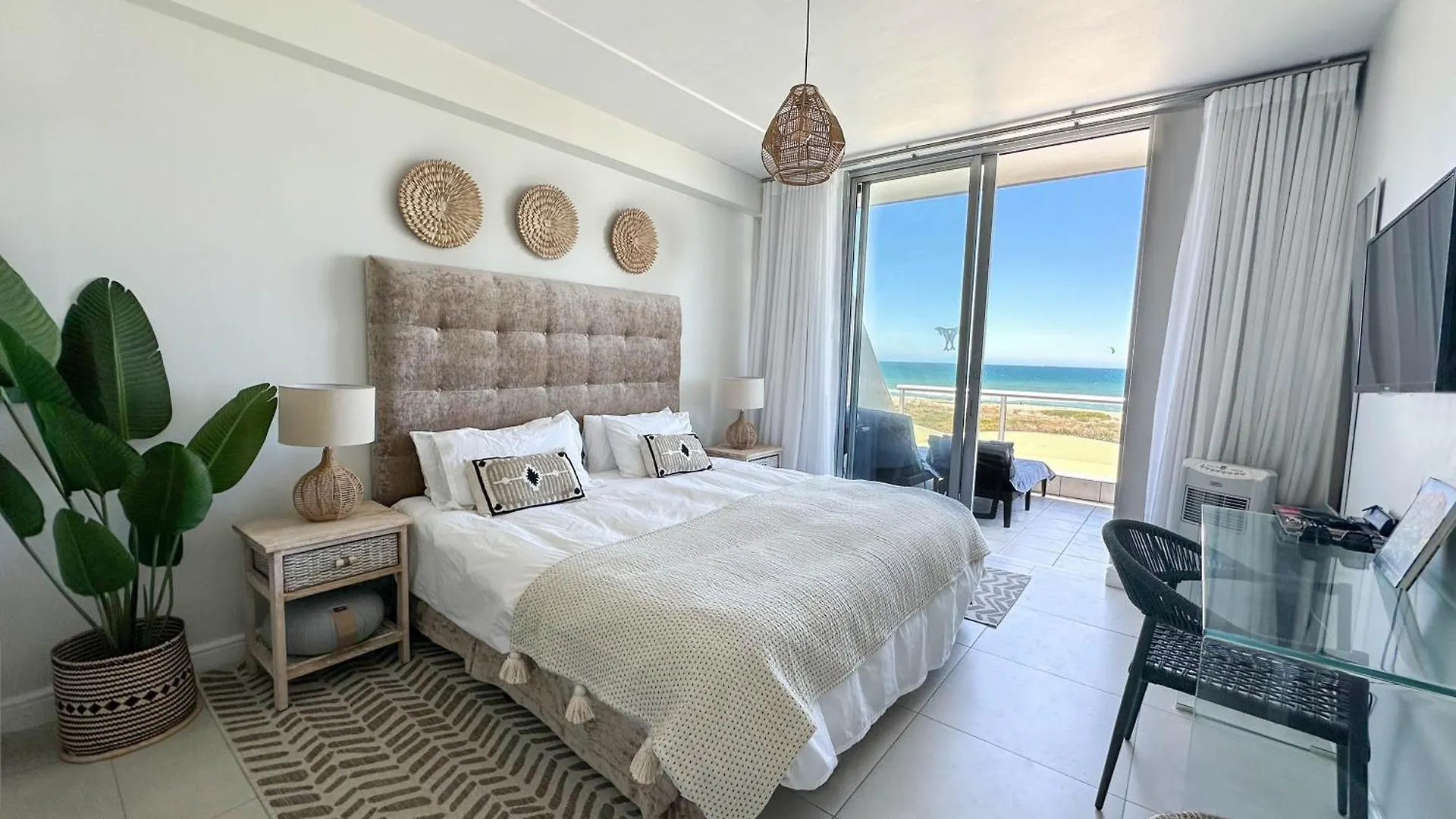Huisie Dolphin - 3 Bedroom Luxury Ocean View Apartment Cape Town