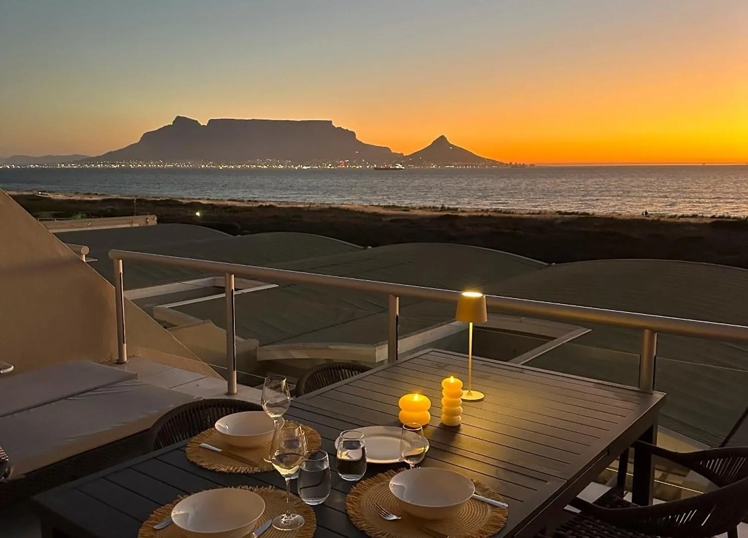 Huisie Dolphin - 3 Bedroom Luxury Ocean View Apartment Cape Town