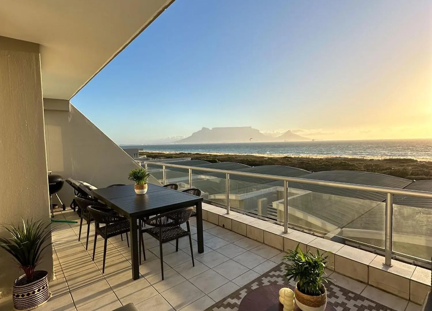 Huisie Dolphin - 3 Bedroom Luxury Ocean View Apartment Cape Town Güney Afrika